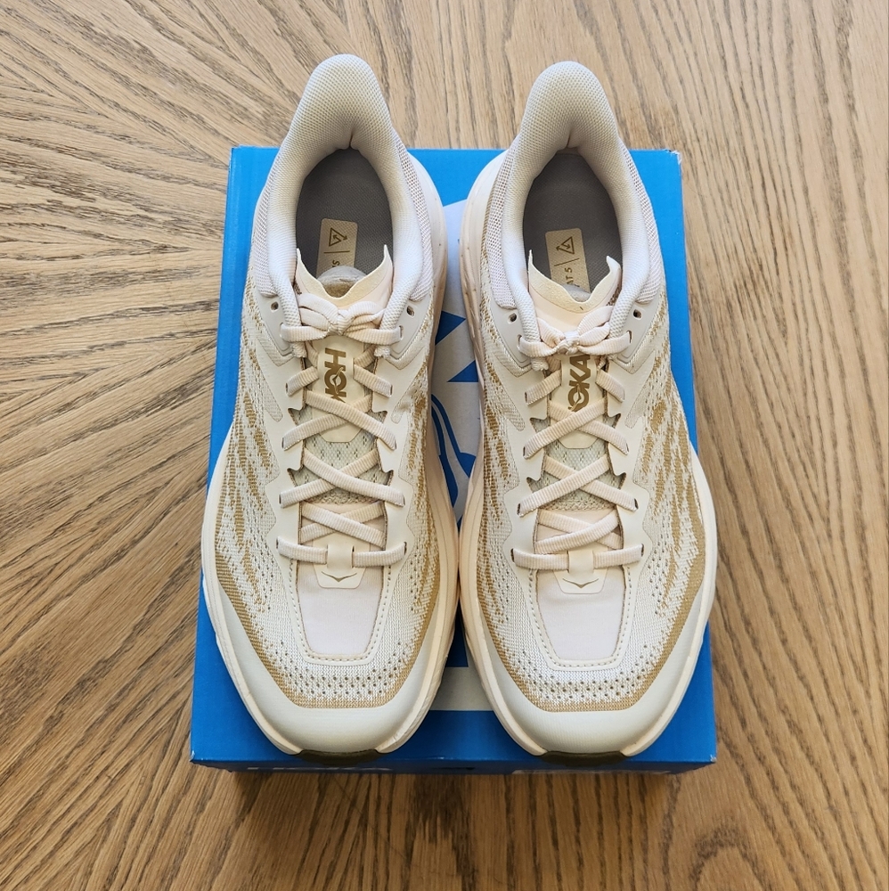 Hoka Speedgoat 5 - NEW